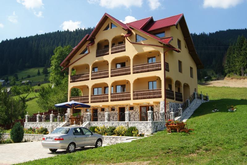Hotel Pensiunea Alunis Sadova  Exterior foto