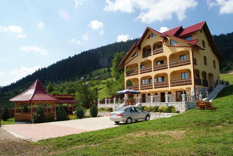 Hotel Pensiunea Alunis Sadova  Exterior foto