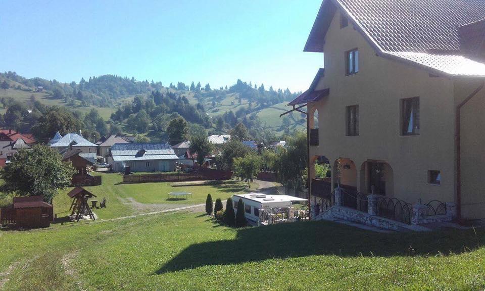 Hotel Pensiunea Alunis Sadova  Exterior foto